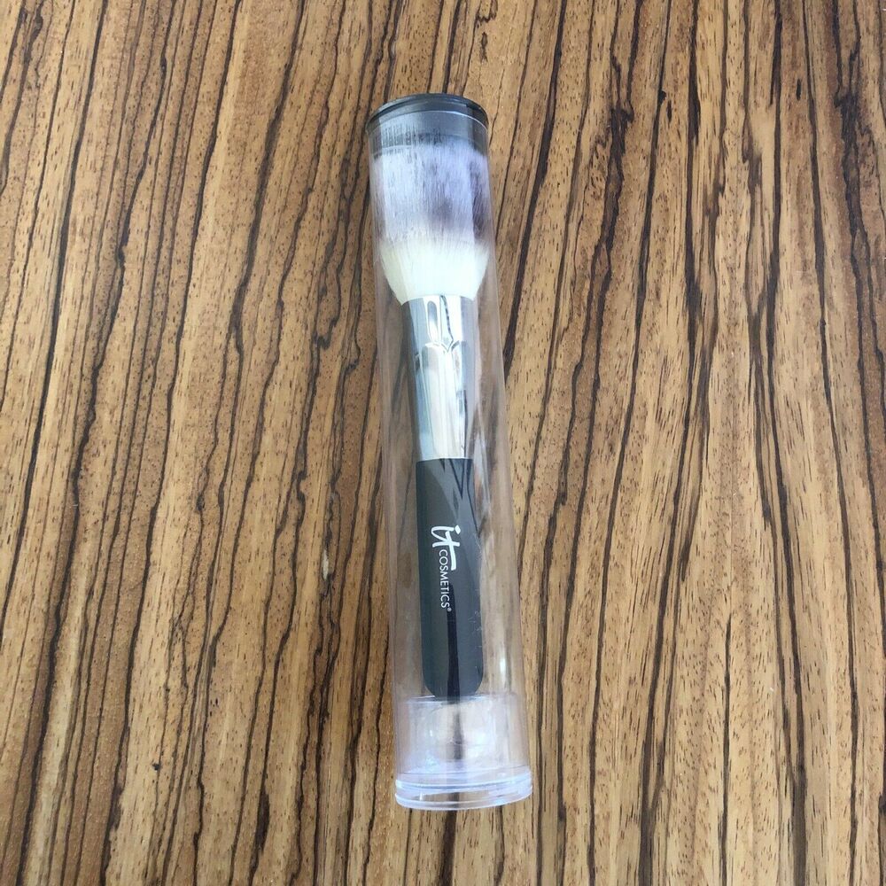 it Cosmetics Heavenly Luxe No. 8 Wand Ball Powder Brush #8